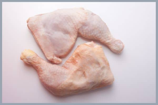 100 γρ. μπούτι κοτόπουλο έχει 24 γρ. πρωτεΐνης, 7,8 γρ. λίπος και αποδίδει 174 θερμίδες