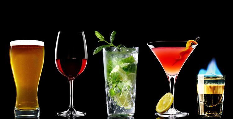 Ποτά και κοκτέιλ με αλκοόλ: Πόσες θερμίδες έχουν