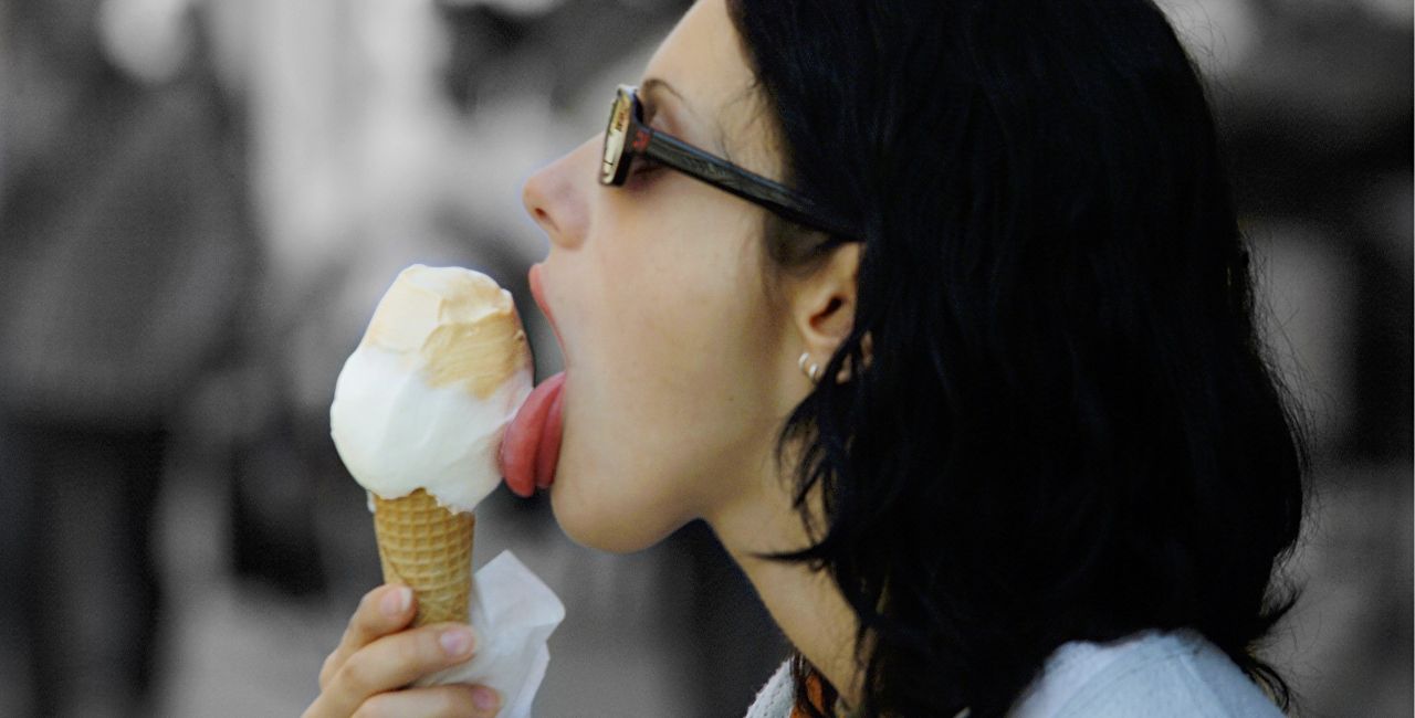 Τρώγοντας μισό κιλό παγωτό θα αυξηθεί και το βάρος μας κατά μισό κιλό;