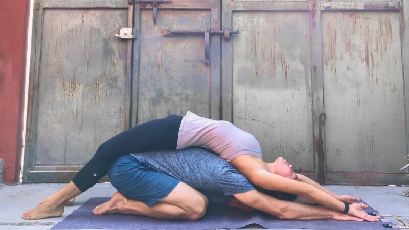 Γιορτάστε την αγάπη με την yoga
