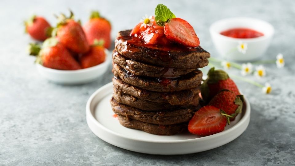 Σοκολατένια pancakes με βρώμη και κακάο